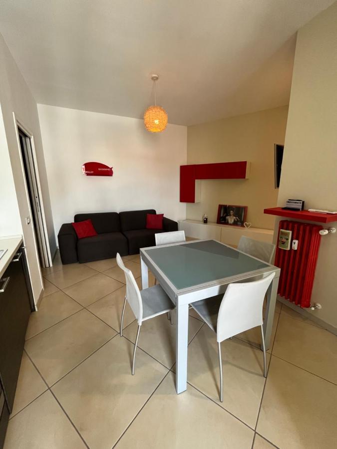 Ferienwohnung Bilocale In Centro - 10Km Da Malpensa Gallarate Exterior foto
